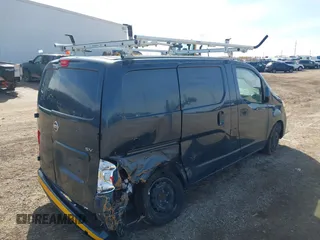 2019 Nissan NV200 S z VIN 3N6CM0KN2KK700069, wystawiony jako IAAI lot #41746942 z przebiegiem 89 931 mil mil oraz . Historia ofert i sprzedaży dostępna na DreamBid. Obrazek 4.