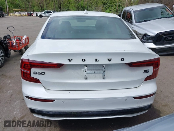2024 Volvo S60 Plus Black Edition z VIN 7JRH60FH8RG290119, wystawiony jako IAAI lot #42177138 z przebiegiem 34 233 mil mil oraz . Historia ofert i sprzedaży dostępna na DreamBid. Obrazek 16.