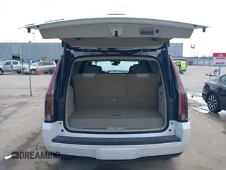 2017 Cadillac Escalade Luxury z VIN 1GYS3BKJ2HR145088, wystawiony jako IAAI lot #41517213 z przebiegiem 52 329 mil mil oraz . Historia ofert i sprzedaży dostępna na DreamBid. Obrazek 17.