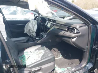 2020 Toyota Camry SE z VIN 4T1G11BKXLU002444, wystawiony jako IAAI lot #41948501 z przebiegiem 53 902 mil mil oraz . Historia ofert i sprzedaży dostępna na DreamBid. Obrazek 5.