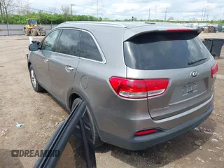 2016 Kia Sorento LX with VIN 5XYPG4A57GG003204, listed as a IAAI auction lot 42053975 with 189,653 mi miles. Bid and sale history available at carsss.com. Image 3.