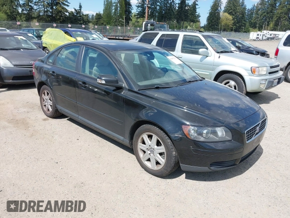 2007 Volvo S40 2.4L with VIN YV1MS390472283513, listed as a IAAI auction lot 42093282 with 155,911 mi miles. Bid and sale history available at carsss.com. Image 1.