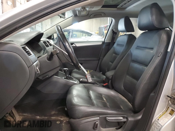 2013 Volkswagen Jetta SE z VIN 3VWDX7AJ5DM255319, wystawiony jako Copart lot #53966435 z przebiegiem 155 561 mil mil oraz Szkoda całkowita • Salvage title. Historia ofert i sprzedaży dostępna na DreamBid. Obrazek 7.