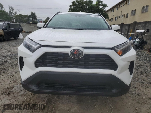 2025 Toyota RAV4 XLE with VIN 2T3W1RFV4SC304172, listed as a Copart auction lot 88953335 with 1,350 mi miles and Salvage Title. Bid and sale history available at carsss.com. Image 5.
