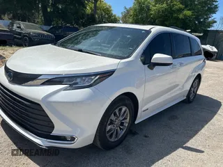 2021 Toyota Sienna XLE with VIN 5TDYRKEC5MS047289, listed as a Copart auction lot 50763995 with 231,314 mi miles and Clean Title. Bid and sale history available at DreamBid. Image 2.
