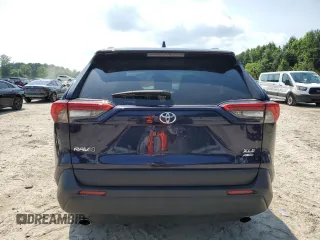 2022 Toyota RAV4 XLE z VIN 2T3P1RFV1NW282106, wystawiony jako Copart lot #61393295 z przebiegiem 46 035 mil mil oraz Szkoda całkowita • Salvage title. Historia ofert i sprzedaży dostępna na DreamBid. Obrazek 6.