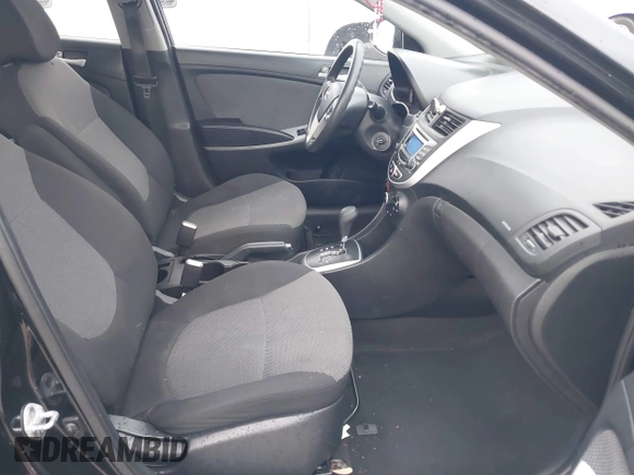 2013 Hyundai Accent GS z VIN KMHCT5AE7DU096831, wystawiony jako IAAI lot #41656690 z przebiegiem 91 442 mil mil oraz . Historia ofert i sprzedaży dostępna na DreamBid. Obrazek 5.
