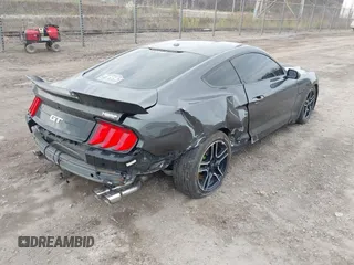 2018 Ford Mustang GT z VIN 1FA6P8CF9J5179766, wystawiony jako IAAI lot #41977000 z przebiegiem 83 608 mil mil oraz . Historia ofert i sprzedaży dostępna na DreamBid. Obrazek 4.
