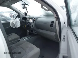 2019 Nissan Frontier SV z VIN 1N6AD0EV7KN777226, wystawiony jako IAAI lot #41374672 z przebiegiem 135 124 mil mil oraz . Historia ofert i sprzedaży dostępna na DreamBid. Obrazek 5.