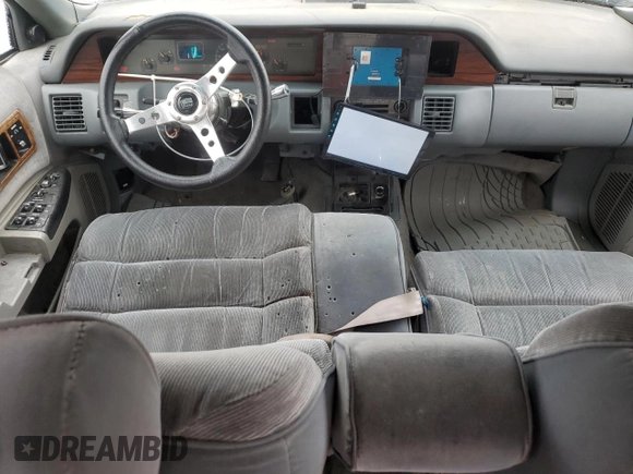 1991 Chevrolet Caprice z VIN 1G1BN53E1MW223013, wystawiony jako Copart lot #49857604 z przebiegiem 224 278 mil mil oraz Szkoda całkowita • Salvage title. Historia ofert i sprzedaży dostępna na DreamBid. Obrazek 8.