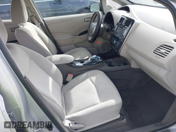 2011 Nissan LEAF SL-e with VIN JN1AZ0CP0BT009059, listed as a IAAI auction lot 41732005 with 98,066 mi miles. Bid and sale history available at carsss.com. Image 5.