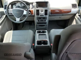 2010 Chrysler Town & Country Touring z VIN 2A4RR5D16AR403964, wystawiony jako Copart lot #60079535 z przebiegiem 145 398 mil mil oraz Szkoda całkowita • Salvage title. Historia ofert i sprzedaży dostępna na DreamBid. Obrazek 8.