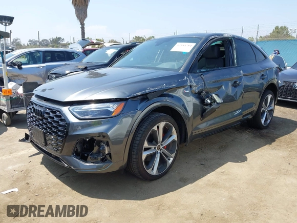 2024 Audi Q5 Sportback S line Premium Plus z VIN WA15AAFY3R2138424, wystawiony jako IAAI lot #42184784 z przebiegiem 4 635 mil mil oraz . Historia ofert i sprzedaży dostępna na DreamBid. Obrazek 2.