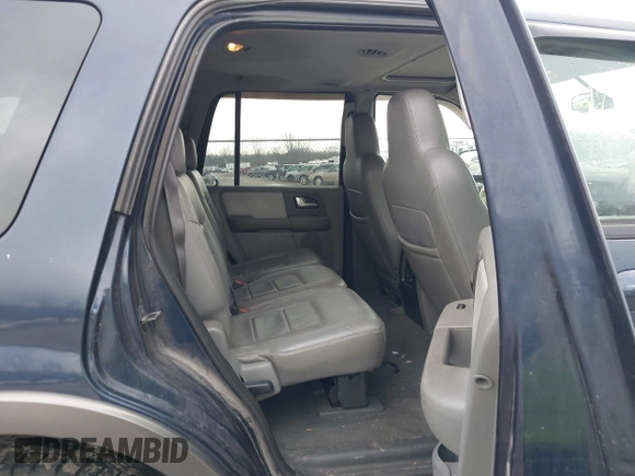 2004 Ford Expedition Special Service with VIN 1FMFU16L24LA55975, listed as a IAAI auction lot 41651208 with 217,030 mi miles. Bid and sale history available at carsss.com. Image 8.