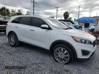 2018 Kia Sorento LX with VIN 5XYPG4A36JG367832, listed as a Copart auction lot 52504895 with 40,281 mi miles and Salvage Title. Bid and sale history available at carsss.com. Image 4.