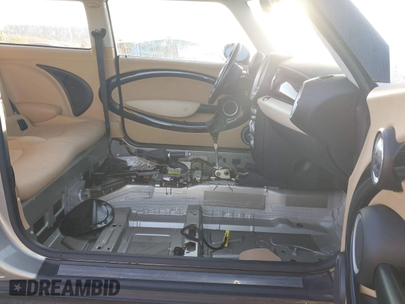 2007 MINI Hardtop with VIN WMWMF33587TU60750, listed as a IAAI auction lot 40640995 with Not Provided miles and . Bid and sale history available at DreamBid. Image 5.