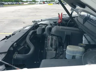 2011 Chevrolet Suburban LS z VIN 1GNSKHE3XBR239159, wystawiony jako IAAI lot #42399749 z przebiegiem 158 480 mil mil oraz . Historia ofert i sprzedaży dostępna na DreamBid. Obrazek 19.