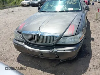 2004 Lincoln Town Car Signature z VIN 1LNHM81W74Y652349, wystawiony jako IAAI lot #42297969 z przebiegiem Nie podano mil oraz . Historia ofert i sprzedaży dostępna na DreamBid. Obrazek 6.
