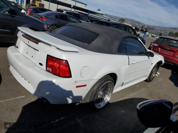 2003 Ford Mustang GT Deluxe z VIN 1FAFP45XX3F445761, wystawiony jako Copart lot #42546915 z przebiegiem 130 833 mil mil oraz Szkoda całkowita • Salvage title. Historia ofert i sprzedaży dostępna na DreamBid. Obrazek 3.