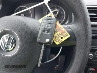 2014 Volkswagen Passat S с VIN 1VWAP7A39EC002589, выставлен на аукционе IAAI как лот 41285260 с пробегом 102 489 миль миль и . История ставок и продаж доступна на DreamBid. Изображение 11.