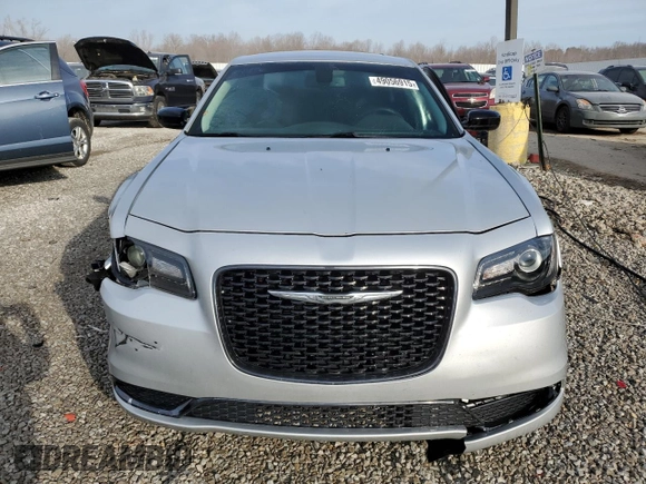2019 Chrysler 300 Touring with VIN 2C3CCAAG2KH654488, listed as a Copart auction lot 49056915 with 72,227 mi miles and Salvage Title. Bid and sale history available at carsss.com. Image 5.
