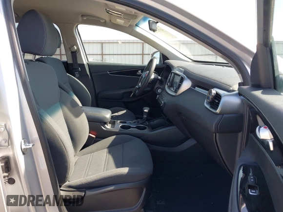 2019 Kia Sorento L with VIN 5XYPG4A3XKG511934, listed as a IAAI auction lot 41784749 with 93,209 mi miles. Bid and sale history available at carsss.com. Image 5.
