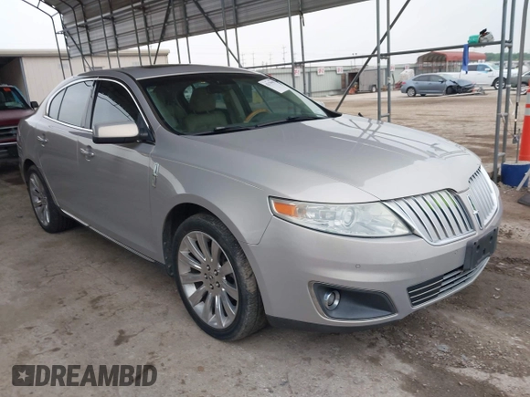 2009 Lincoln MKS z VIN 1LNHM93R39G634750, wystawiony jako IAAI lot #42179995 z przebiegiem 166 151 mil mil oraz . Historia ofert i sprzedaży dostępna na DreamBid. Obrazek 1.