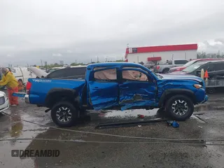 2017 Toyota Tacoma SR5 with VIN 5TFCZ5AN5HX104657, listed as a IAAI auction lot 41937797 with 116,320 mi miles and . Bid and sale history available at carsss.com. Image 13.