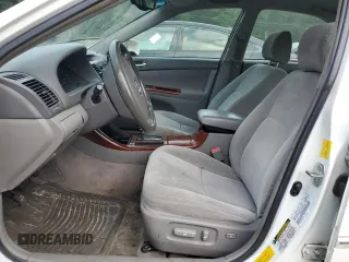 2004 Toyota Camry LE z VIN 4T1BE30K04U301360, wystawiony jako Copart lot #60804115 z przebiegiem 287 009 mil mil oraz Szkoda całkowita • Salvage title. Historia ofert i sprzedaży dostępna na DreamBid. Obrazek 7.