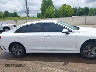 2023 Kia K5 LXS z VIN 5XXG14J2XPG210651, wystawiony jako IAAI lot #42243437 z przebiegiem 37 367 mil mil oraz . Historia ofert i sprzedaży dostępna na DreamBid. Obrazek 13.