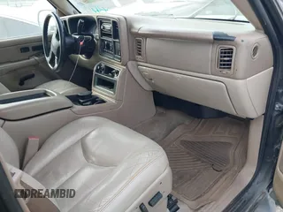 2004 Chevrolet Tahoe LT with VIN 1GNEC13Z74J323109, listed as a IAAI auction lot 41829422 with 261,636 mi miles. Bid and sale history available at carsss.com. Image 5.