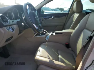 2012 Mercedes-Benz C 300 Sport с VIN WDDGF8BB9CA699384, выставлен на аукционе Copart как лот 62845925 с пробегом 121 796 миль миль и Списание • Salvage title. История ставок и продаж доступна на DreamBid. Изображение 7.