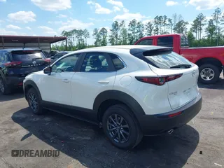 2024 Mazda CX-30 S z VIN 3MVDMBAM6RM615440, wystawiony jako IAAI lot #42265517 z przebiegiem 11 826 mil mil oraz . Historia ofert i sprzedaży dostępna na DreamBid. Obrazek 3.