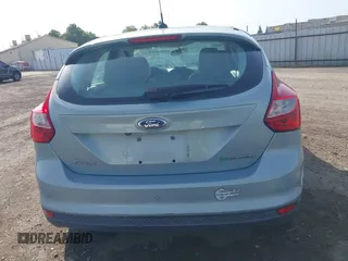 2014 Ford Focus Electric z VIN 1FADP3R41EL238035, wystawiony jako IAAI lot #41975546 z przebiegiem 72 873 mil mil oraz . Historia ofert i sprzedaży dostępna na DreamBid. Obrazek 17.