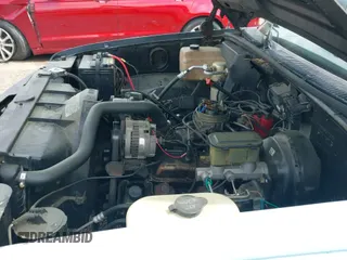 1989 GMC Sierra 1500 z VIN 1GTDC14K7KZ539594, wystawiony jako IAAI lot #41919046 z przebiegiem 80 364 mil mil oraz . Historia ofert i sprzedaży dostępna na DreamBid. Obrazek 12.