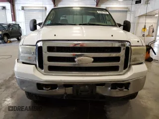2005 Ford F-350 XL z VIN 1FTWW31P25EC64594, wystawiony jako Copart lot #61291725 z przebiegiem 209 965 mil mil oraz Czysty tytuł • Clean title. Historia ofert i sprzedaży dostępna na DreamBid. Obrazek 5.