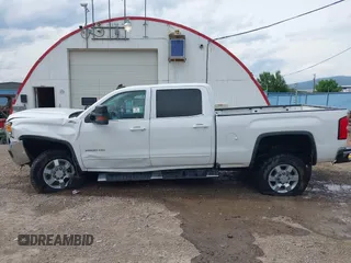 2018 GMC Sierra 2500HD SLE с VIN 1GT12SEG5JF253443, выставлен на аукционе IAAI как лот 41742414 с пробегом Не указан миль и . История ставок и продаж доступна на DreamBid. Изображение 14.
