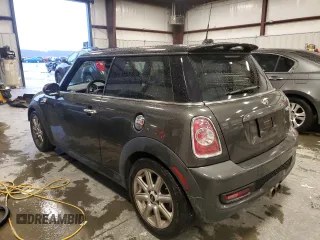 2013 MINI Hardtop S with VIN WMWSV3C53DT390693, listed as a Copart auction lot 44827925 with 131,411 mi miles and Salvage Title. Bid and sale history available at DreamBid. Image 2.