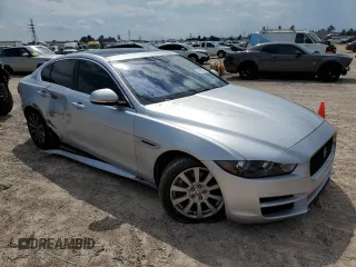 2019 Jaguar XE 25t with VIN SAJAR4FX9KCP48304, listed as a Copart auction lot 72591524 with 79,917 mi miles and Salvage Title. Bid and sale history available at carsss.com. Image 4.