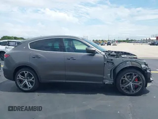 2021 Maserati Levante S with VIN ZN661YULXMX372645, listed as a IAAI auction lot 42245612 with 22,162 mi miles and . Bid and sale history available at DreamBid. Image 12.