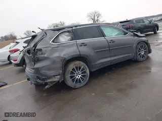 2017 Toyota Highlander XLE with VIN 5TDJZRFH7HS371208, listed as a IAAI auction lot 41720517 with 184,647 mi miles. Bid and sale history available at carsss.com. Image 4.