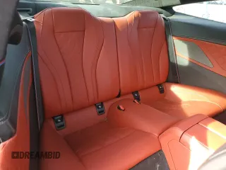 2020 BMW M8 z VIN WBSAE0C02LCE87525, wystawiony jako Copart lot #47259455 z przebiegiem 54 367 mil mil oraz Szkody całkowita. Historia ofert i sprzedaży dostępna na DreamBid. Obrazek 10.