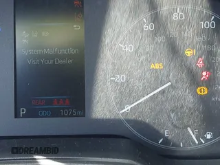 2025 Toyota Corolla LE z VIN 5YFB4MDEXSP240479, wystawiony jako IAAI lot #41769331 z przebiegiem 1075 mil mil oraz . Historia ofert i sprzedaży dostępna na DreamBid. Obrazek 16.