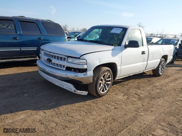 2002 Chevrolet Silverado 1500 with VIN 1GCEC14W62Z161730, listed as a IAAI auction lot 41790163 with 206,957 mi miles. Bid and sale history available at carsss.com. Image 2.