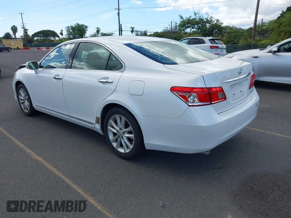 2011 Lexus ES 330 with VIN JTHBK1EG9B2418495, listed as a IAAI auction lot 40247075 with 14,891 mi miles and . Bid and sale history available at carsss.com. Image 3.
