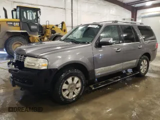 2010 Lincoln Navigator z VIN 5LMJJ2J55AEJ05475, wystawiony jako Copart lot #47964835 z przebiegiem 234 495 mil mil oraz Szkoda całkowita • Salvage title. Historia ofert i sprzedaży dostępna na DreamBid. Obrazek 1.
