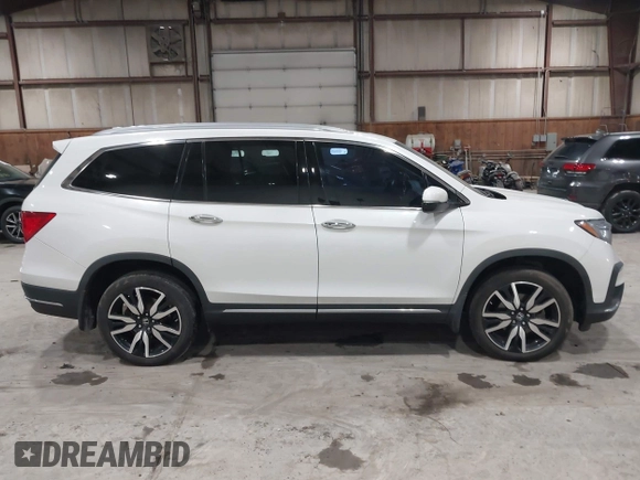 2022 Honda Pilot Touring 7-Passenger with VIN 5FNYF6H63NB063857, listed as a IAAI auction lot 41936941 with 54,424 mi miles. Bid and sale history available at carsss.com. Image 12.