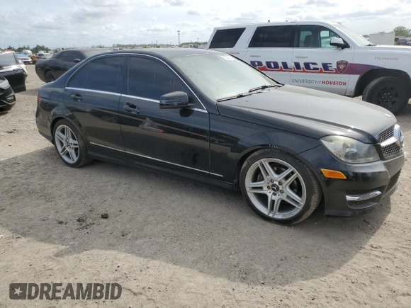 2013 Mercedes-Benz C 250 Sport z VIN WDDGF4HB2DA778901, wystawiony jako Copart lot #53280705 z przebiegiem 165 118 mil mil oraz Szkoda całkowita • Salvage title. Historia ofert i sprzedaży dostępna na DreamBid. Obrazek 4.