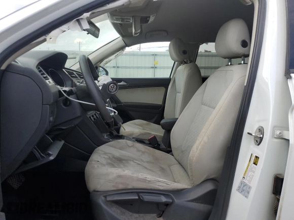 2018 Volkswagen Tiguan S z VIN 3VV1B7AX1JM083571, wystawiony jako Copart lot #54136505 z przebiegiem 137 173 mil mil oraz Szkoda całkowita • Salvage title. Historia ofert i sprzedaży dostępna na DreamBid. Obrazek 7.