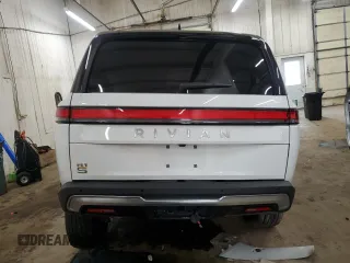 2023 Rivian R1S Adventure z VIN 7PDSGABA2PN013659, wystawiony jako Copart lot #53475945 z przebiegiem 13 928 mil mil oraz Szkody całkowita. Historia ofert i sprzedaży dostępna na DreamBid. Obrazek 6.